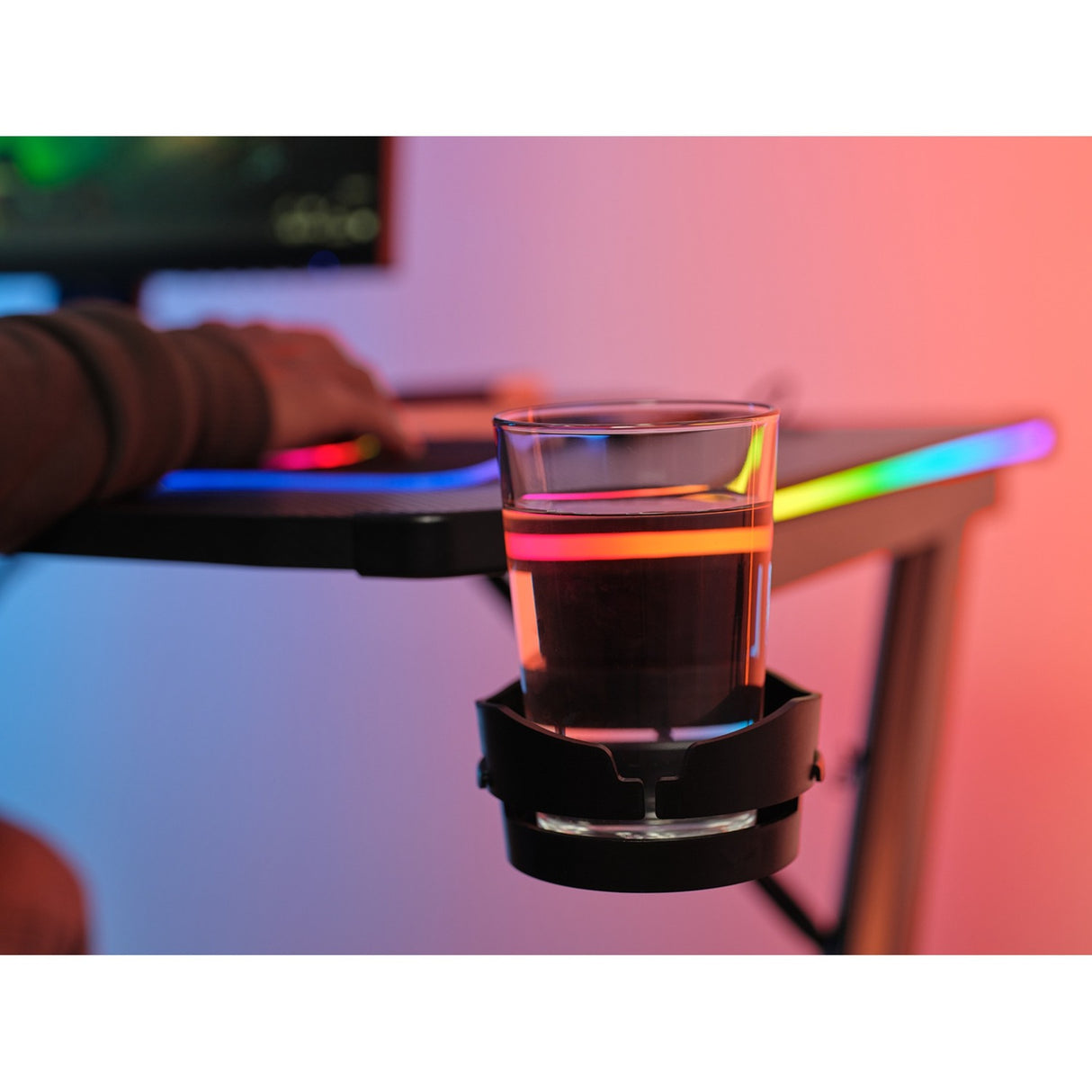 Vertrauen Sie dem GXT 709 Luminus RGB-Gaming-Schreibtisch