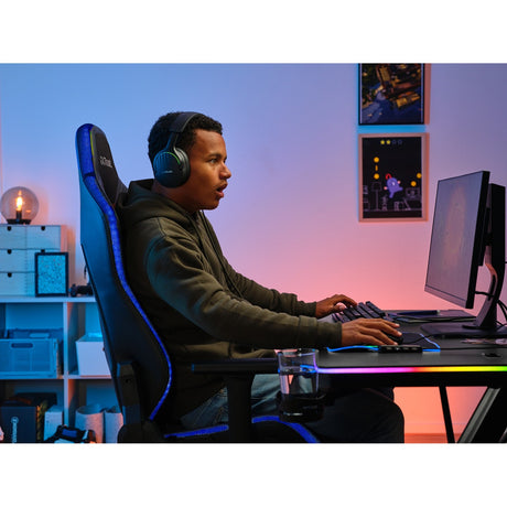 Vertrauen Sie dem GXT 709 Luminus RGB-Gaming-Schreibtisch