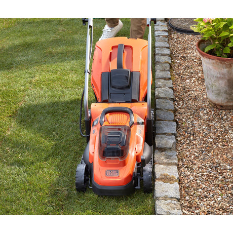 Black+Decker BCMW3318L2-QW 2x 18V Rasenmäher (orange schwarz, 2x 18V 2,5Ah Akku und Ladegerät im Lieferumfang enthalten)