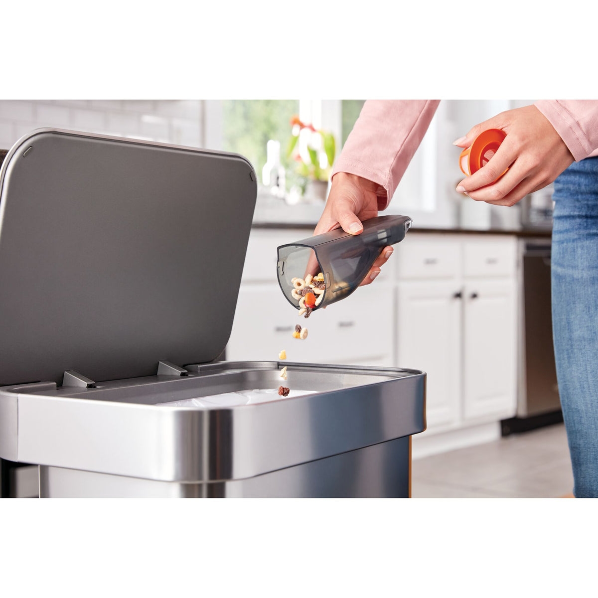 Black+decker hlvc315j11-qw 12v 1.5ah slim handvac kruimeldief handstofzuiger (wit, incl. jack-plug lader)