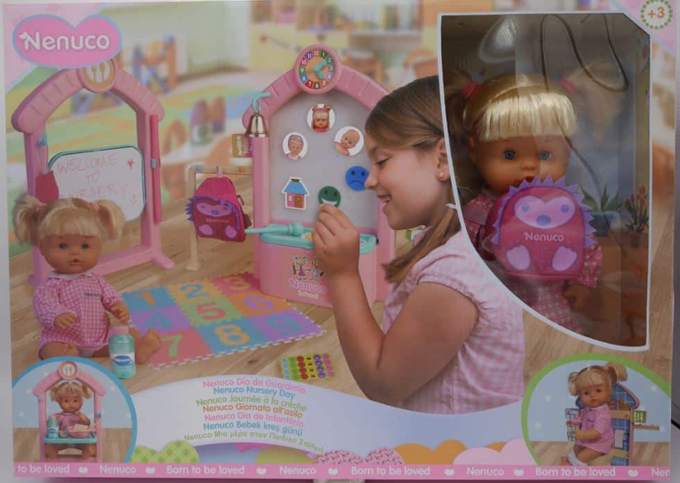 Famosa nenuco Kindergarten-Tagesspielset mit vielen Spielmöglichkeiten